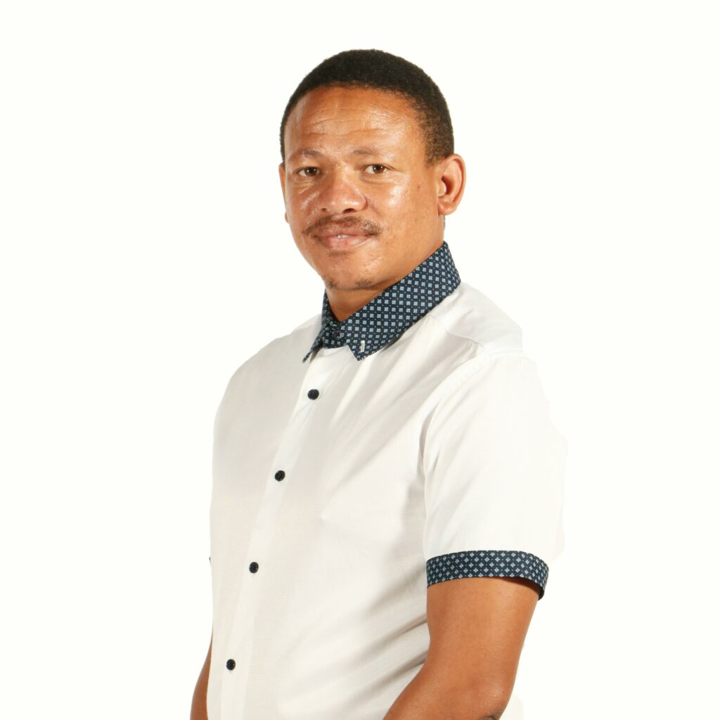 Jarques Esau (ANC) Half sideways LR Crop