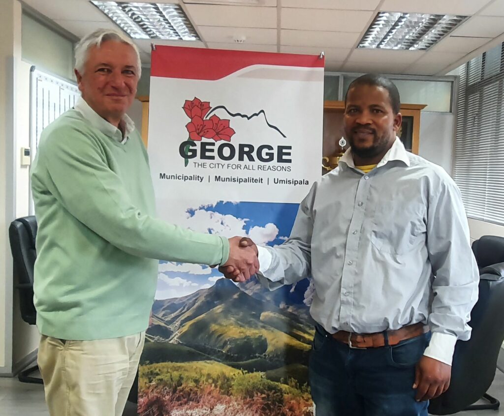 MAYOR VAN WYK CONGRATULATES THE GARDEN ROUTE FARMWORKER OF THE YEAR 2021