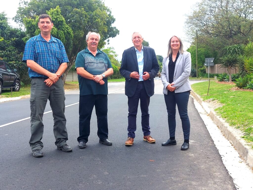 MAYOR LEON VAN WYK VISITED THE COMPLETED UPGRADE OF AIRWAY ROAD
