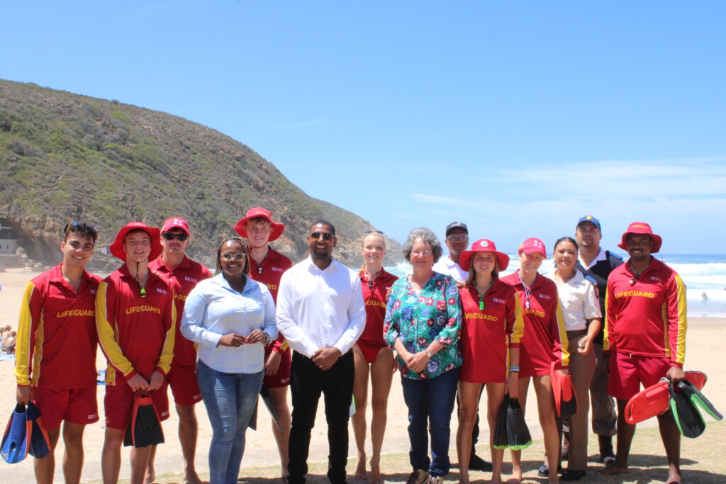 George Raises Blue Flag to Launch a Safe and Enjoyable Summer Season